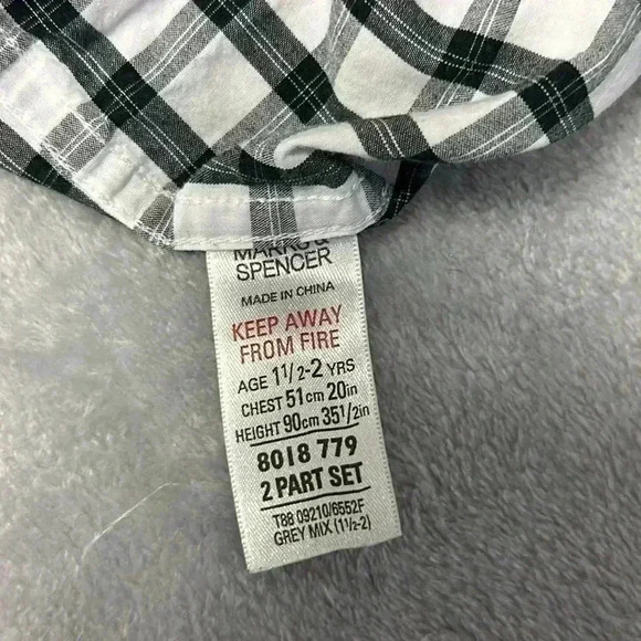 Marks & Spencer and Old Navy - 2 piece toddler set. Size 18 - 24 months - Picture 4 of 7